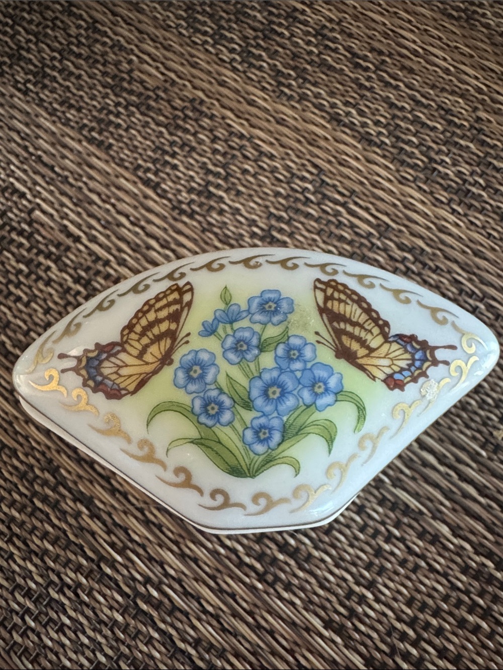 Cadeaux D’amour Fine De Limoges Porcelain Box
